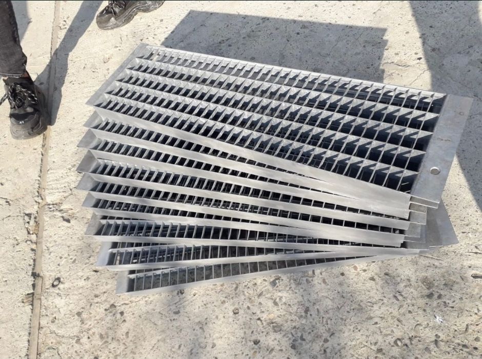 Trepte zincate galvanizate