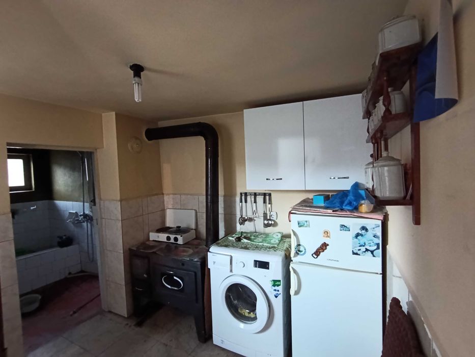 двуетажна къща с гараж