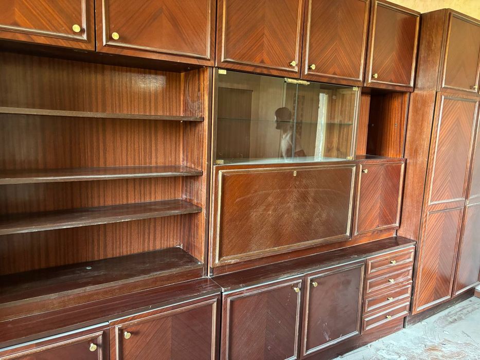 Срочно продаетсья стенька в идеальном состояние