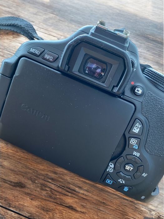 Фотоапарат Canon EOS 600D