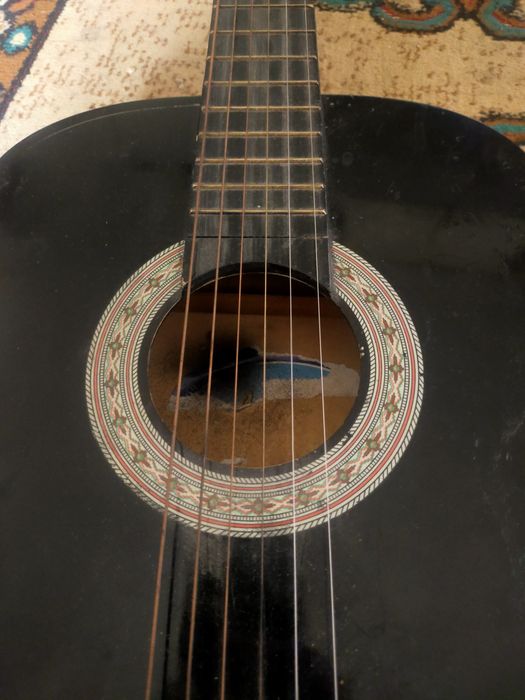 Продам- *Гитару*.