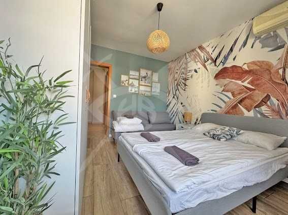 Продава се Двустаен апартамент в к.к. Елените - 60 кв.м за 2167 €/кв.м - Снимка #1