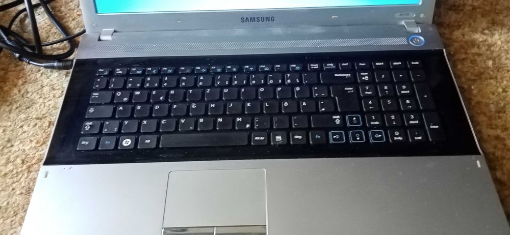 Продавам Лап топ samsung,,,