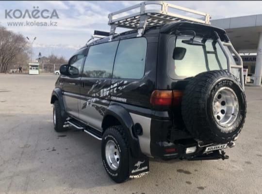 Фендера на Делика Булка Mitsubishi Delica