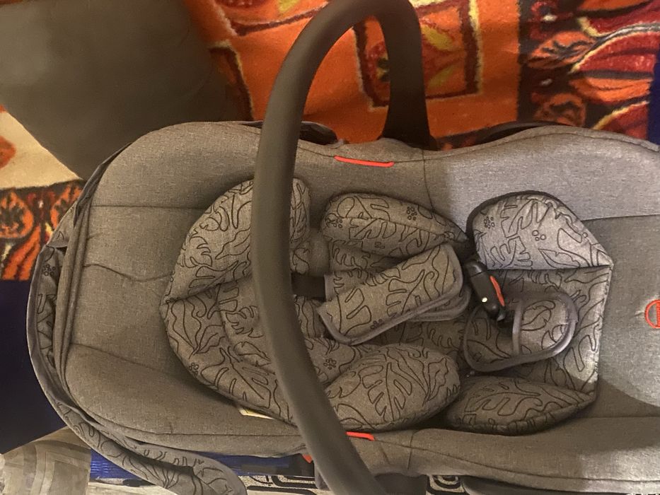 Продам детское автокресло 0+