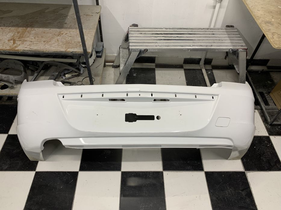 Продам задний и передний бампер кобальт в отличном состоянии