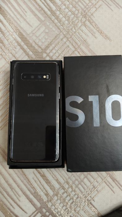 Продам смартфон Самсунг S10