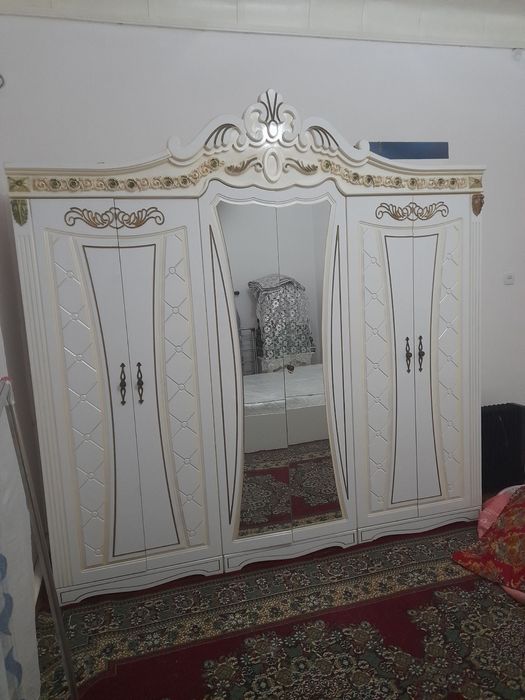 Ак ренгли спалний комплект сатилади срочно