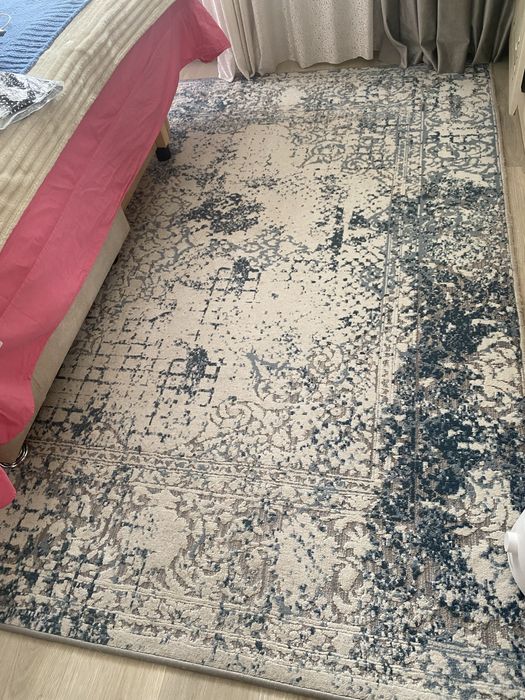 Продается ковер в хорошем состоянии