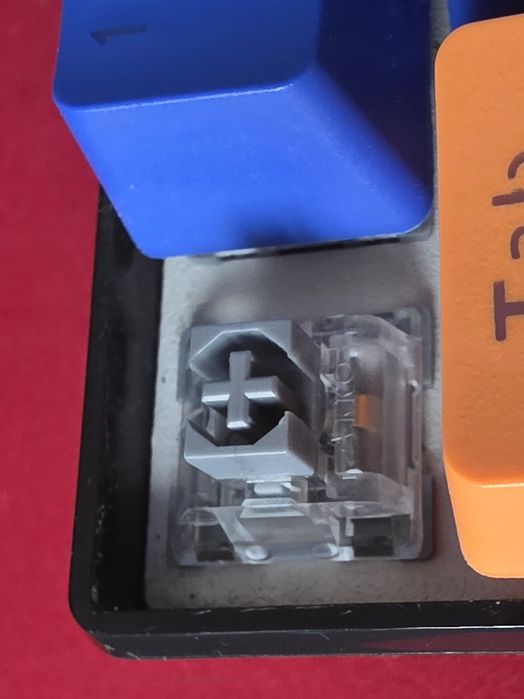 Vând tastatură de gaming.