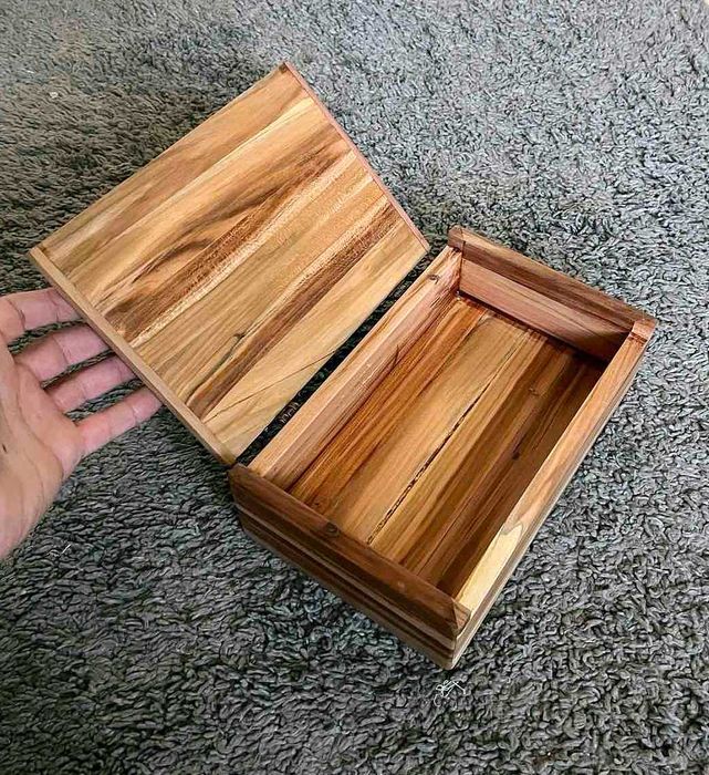 Холна масичка и Кутия за бижута