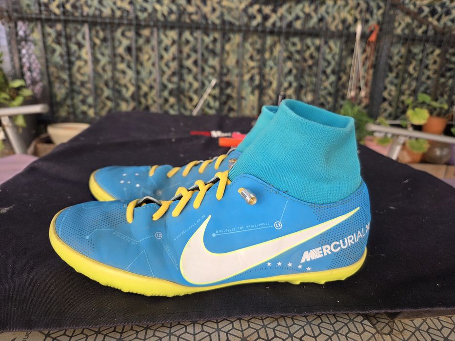 футболни обувки-бутонки за футбол. Профисионални