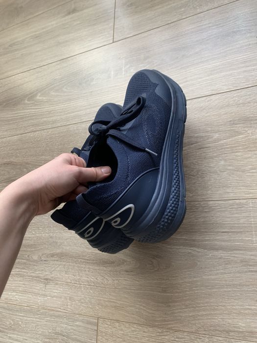 Продам мужские кроссовки