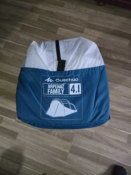 Cort de camping 4 locuri, Decathlon Quechua Arpenaz 4.1, nou, nefolosit, in cutie.