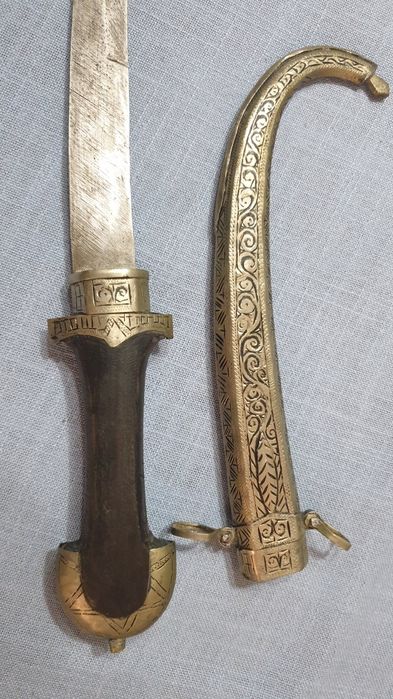 Кумая и Старинен кинжал.