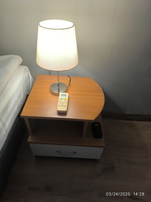 Нощно шкафче нощна лампа