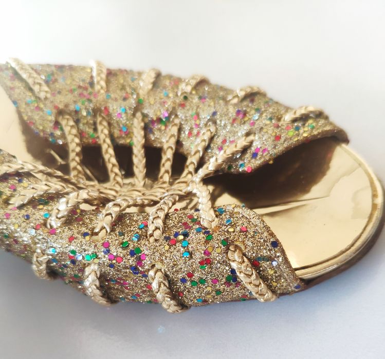 Продам красивую обувь