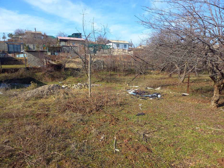 6 сотиг, ер дала ховли сотилади, кадастри бор хуж-ри тайёр нотариуса.