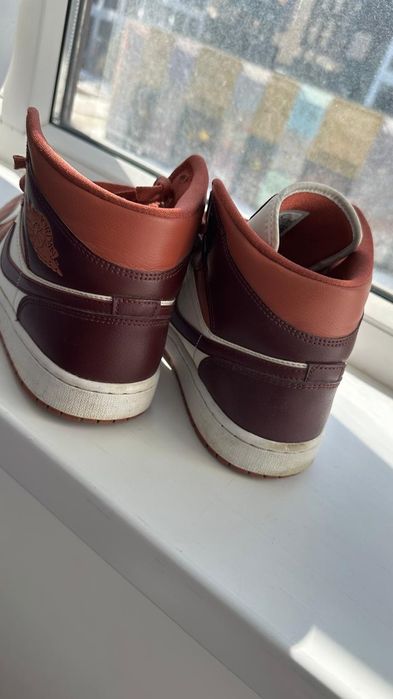 Air Jordan 1 mid Nike (размер 40)