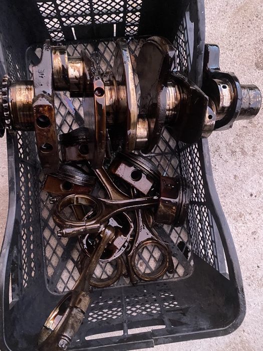 Колянов вал и бутала за Audi 3.2FSI а4,А6 Ауди