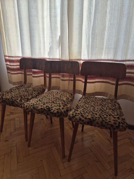 Диван и 3 столчета