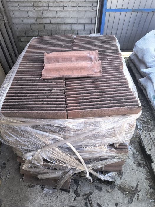 Tigla Bramac de vânzare 320 buc  sunt puse pe 2 paleți