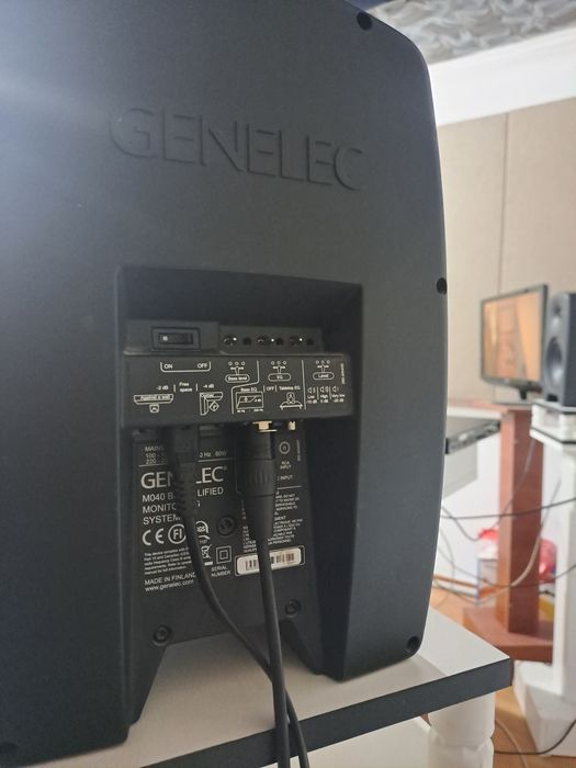 Продам Genelec m040