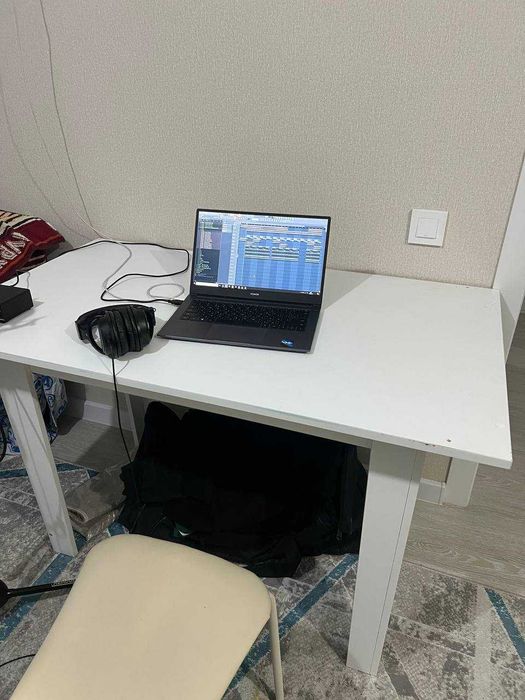 Компьютерный стол, парта, письменный стол