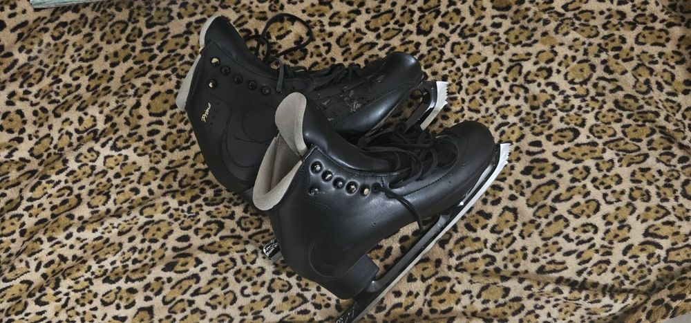 3 чифта професионални кънки за пързаляне