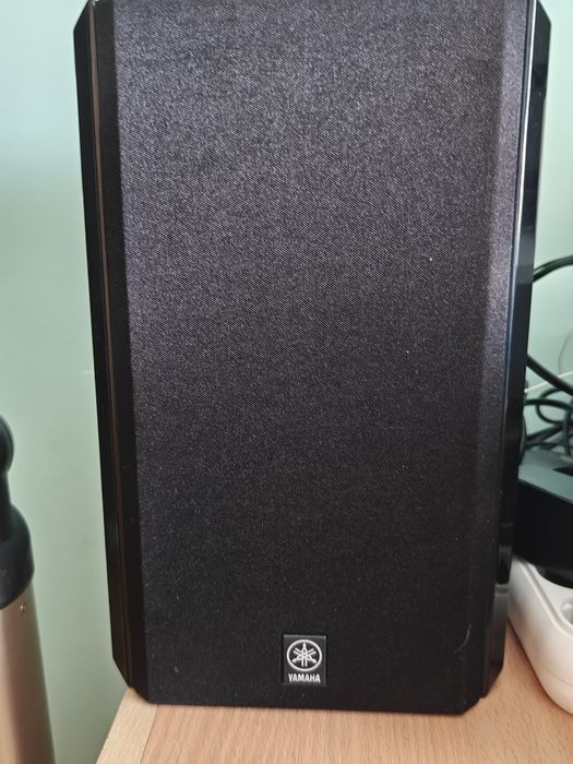 **Sistem audio-video Yamaha Natural Sound (RX-E200, KX-E100, CDX-E200, DVD-E600) + Boxe NX-E200**