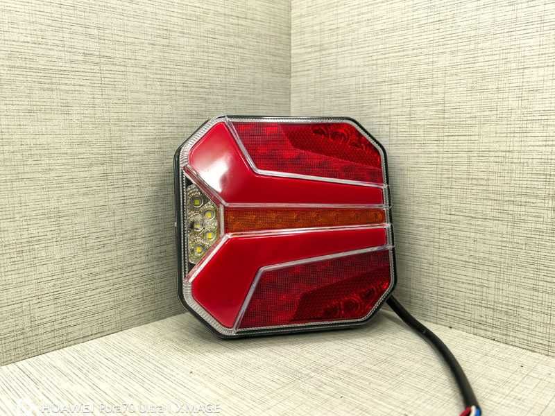 LED стопове DARK – комплект 2 броя с динамичен мигач, черен корпус
