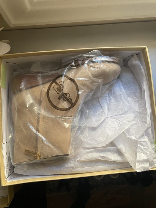 Ghete Mickael Kors noi in cutie