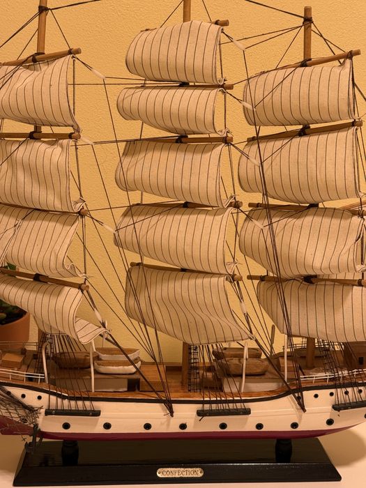 Decor corabie confectionata manual din lemn