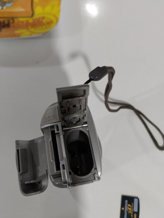 Фотоаппарат с флешкой.