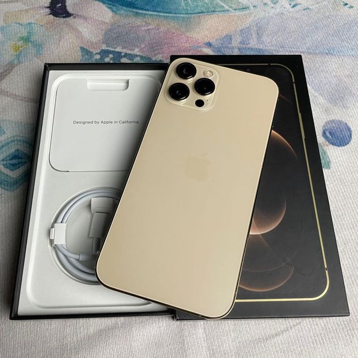 Продам айфон 12 про