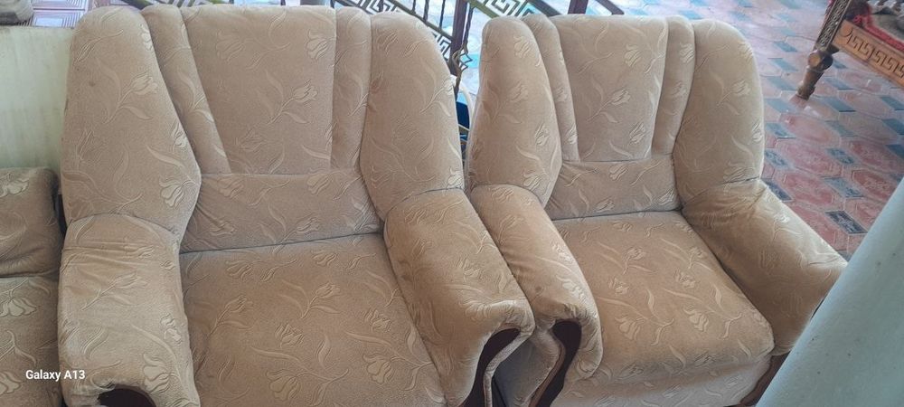Yumshoq mebel  divan kreslo sotiladi