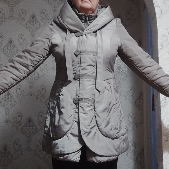 Куртка - женская.