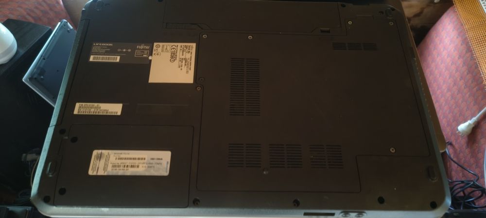 Laptop Fujitsu core i3