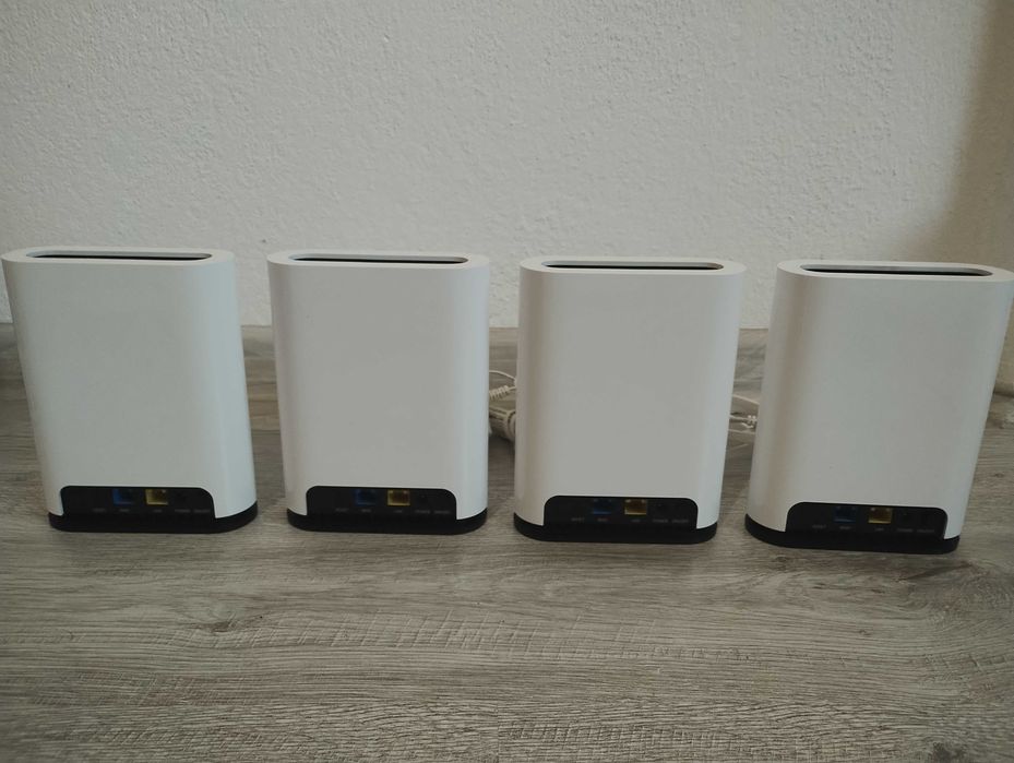 4 броя Nokia Beacon 1  mesh router