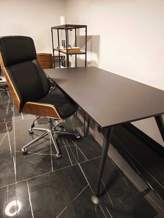 Продавам офис мебели