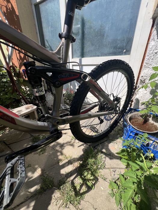 Trek remedy 8 full x floater