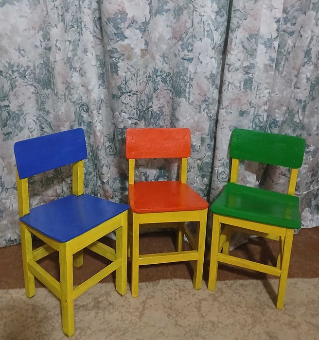 Детские стульчи, дерево.