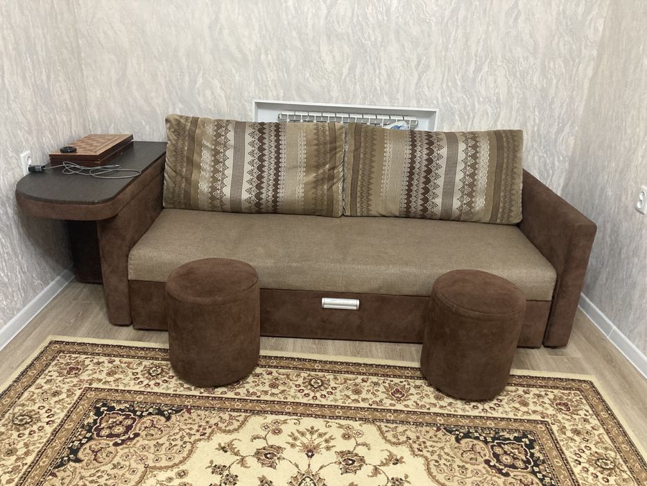 Диван комнатный удобный