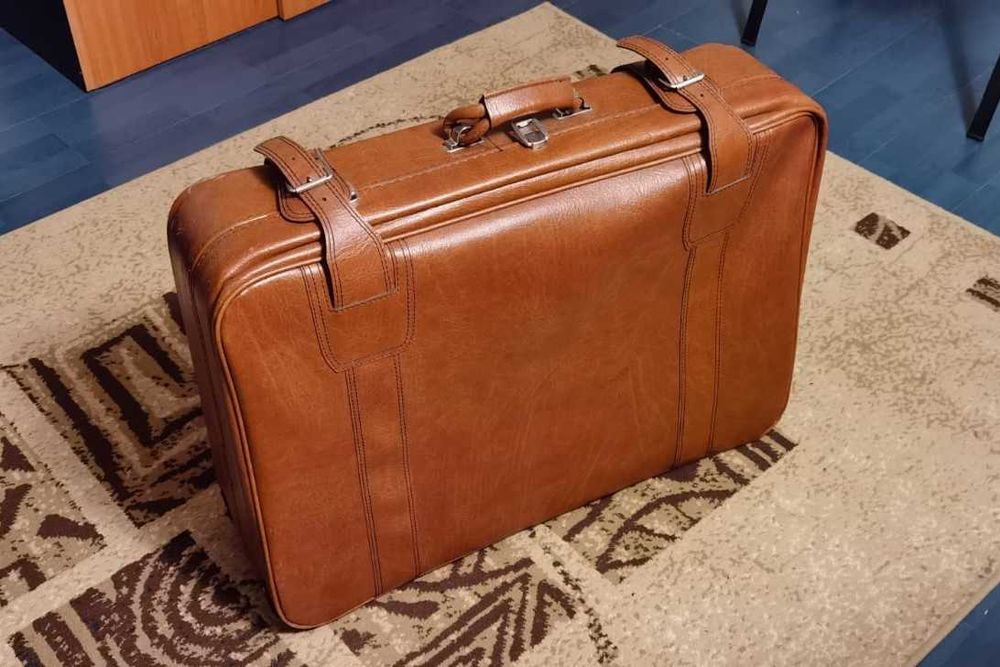 Geamantan piele vintage în stare impecabilă