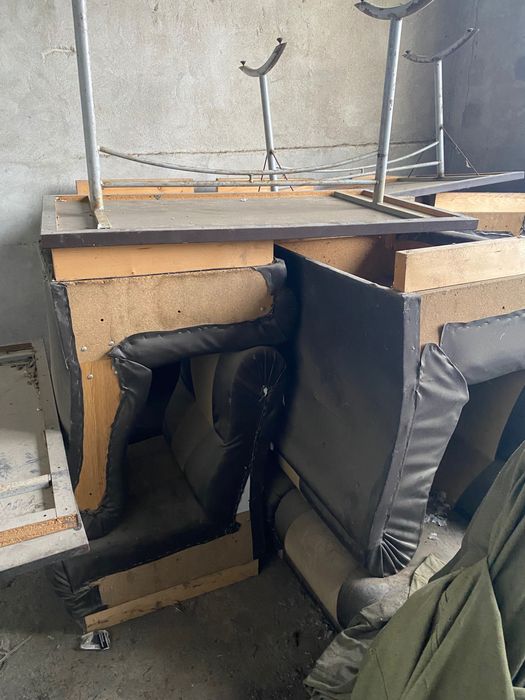 Канапета, маси и табуретки