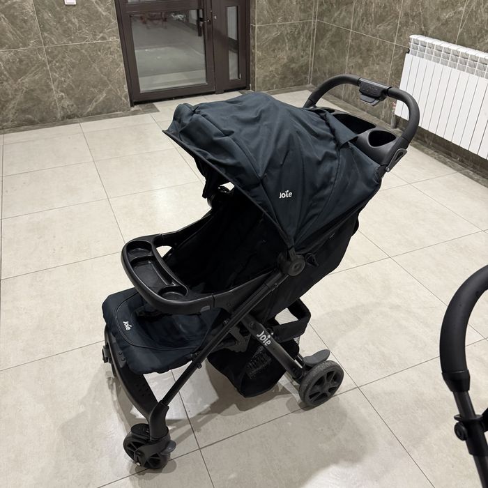 Прогулочная коляска joie muze черного цвета