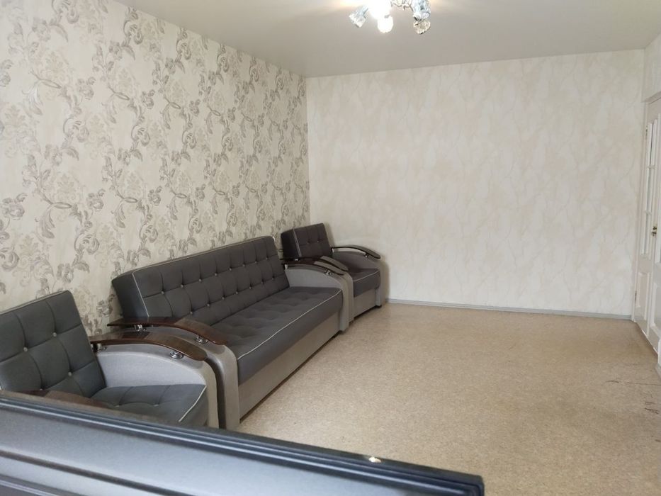 Продаётся  3 комнатная квартира 77 серии кирпичный дом.