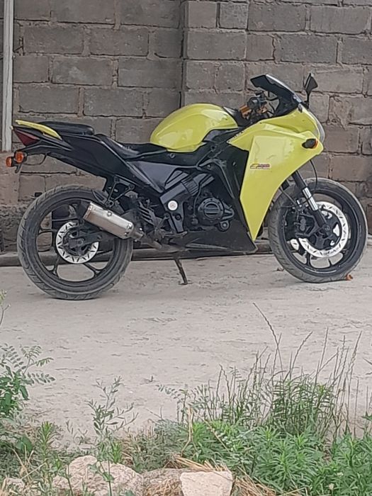 Honda 250 kub sotiladi