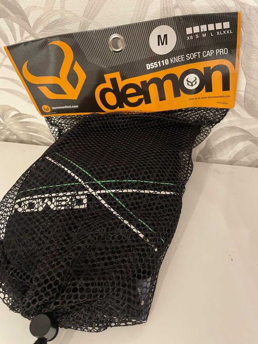 Genunchiere Demon, marime M