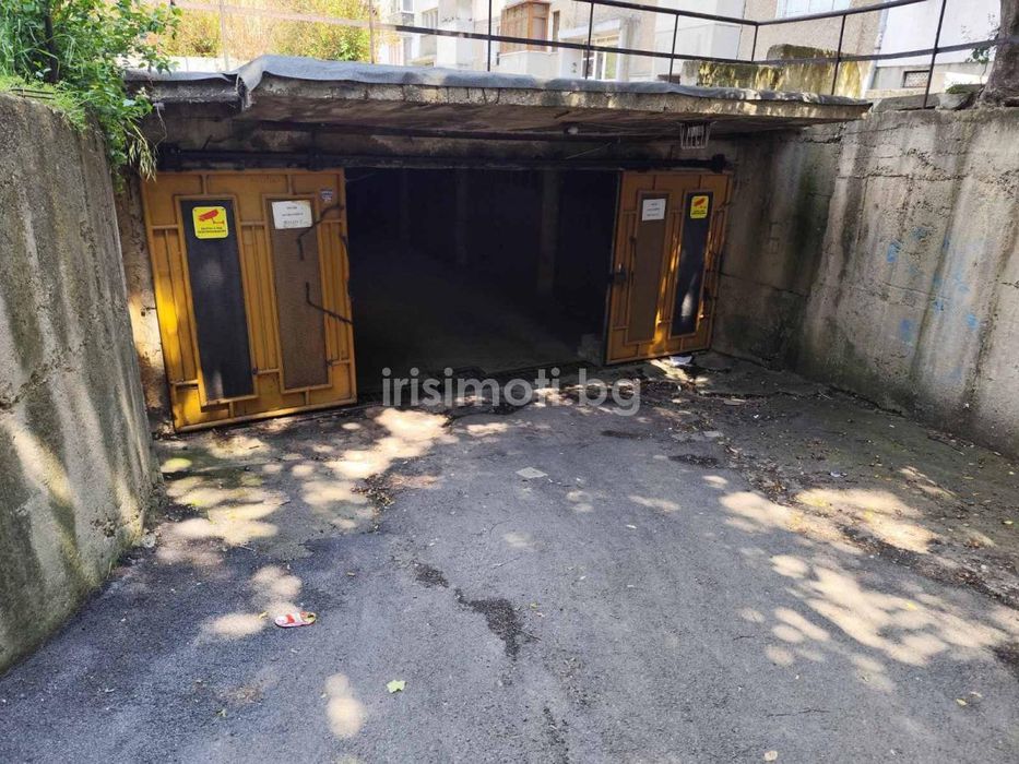 Дава се под наем Гараж / Паркомясто в София, Център - 17 кв.м за 153 € - Снимка #1